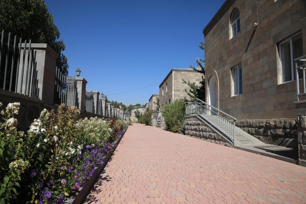 Hotel Basen Sisian Exterior photo